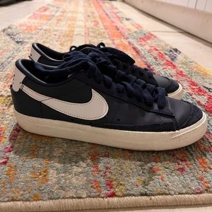 nike casual athletic sneakers